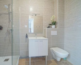 Hotel Trianon Saint Ouen - Saint-Ouen - Koupelna