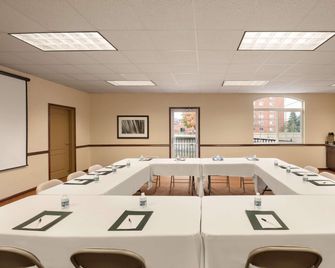 Country Inn & Suites by Radisson, Sioux Falls, SD - סו פולס - חדר ישיבות