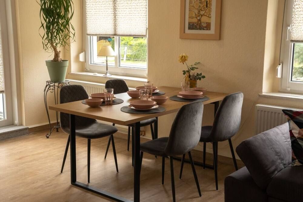 Vacation apartment 'Schöne Auszeit' in Pirna, the 'Gateway to Saxon Switzerland' - פירנה - חדר אוכל