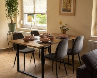 Vacation apartment 'Schöne Auszeit' in Pirna, the 'Gateway to Saxon Switzerland' - Pirna - Dining room