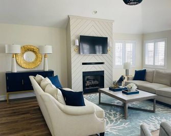 Beautiful Home Away From Home - Avalon - Sala de estar