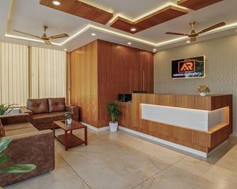 Treebo Amigos Residency Cochin Airport Hotel - Nedumbassery - Receptie