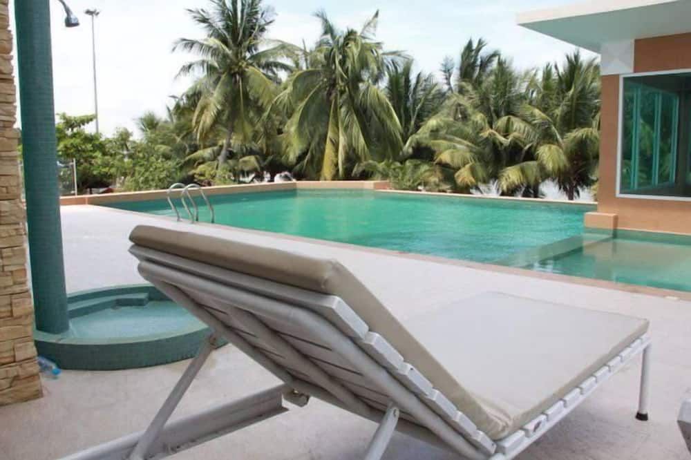 Nana Chat Bangsaen Hotel