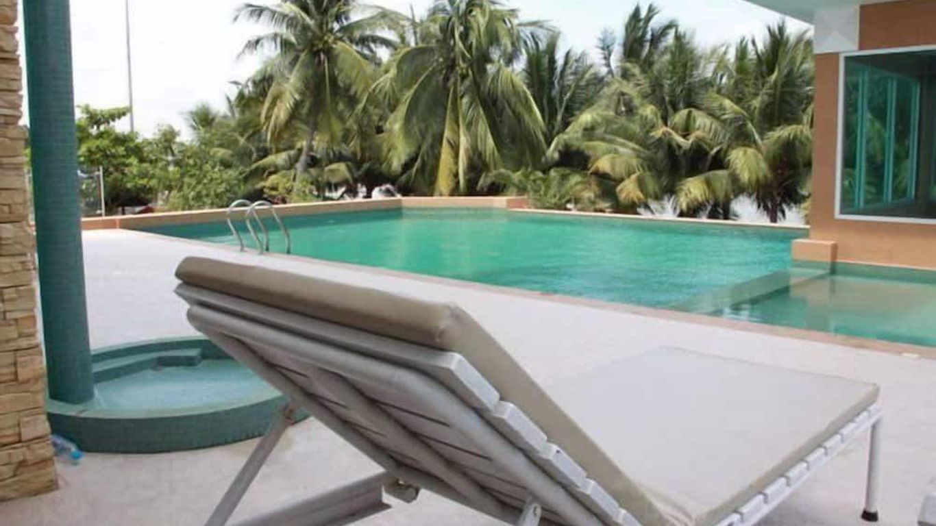 Nana Chat Bangsaen Hotel