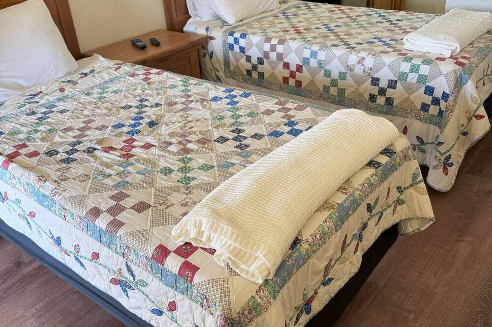 Barewood Inn and Suites - Wofford Heights - Bedroom