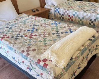 Barewood Inn and Suites - Wofford Heights - Bedroom