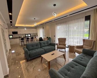 Işık Villa Home - Camyuva - Lounge