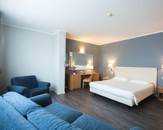 Hotel Ristorante Primavera - Godega di Sant'Urbano - Schlafzimmer
