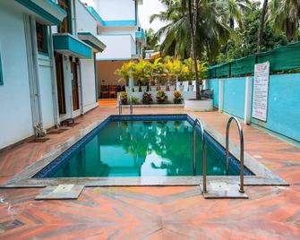 Meera Motels & Residency - Betalbatim - Bazén