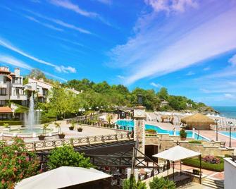 Oasis Resort Lozenets - Lozenets - Piscina