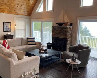 Bold coast at its finest! Beautiful home on the water just outside Eastport - Eastport - Living room