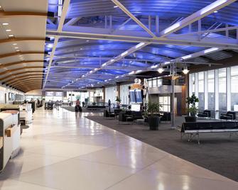 Holiday Inn Express & Suites Greensboro - Airport Area By IHG - גרינסבורו - לובי