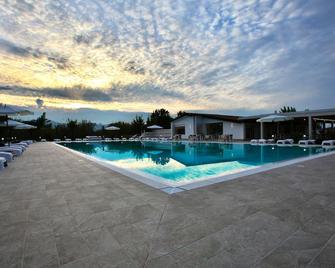 Resort Abbaia Ba - Budoni - Piscina