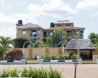 Sun City Amuzement Park Hotel Soroti - Soroti - Building
