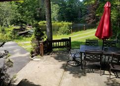 Pet-Friendly - Adirondack Retreat W/ Private Sandy Beach Close To Season Events - Johnsburg - Innenhof