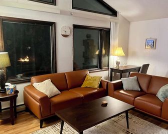 Urban Comfort with Northern Charm - Anchorage - Sala de estar