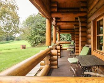 Brynallt Country Park - Ellesmere - Patio