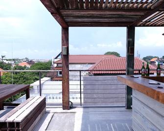 M Boutique Hostel Legian - Kuta - Patio
