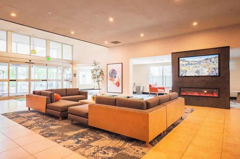 La Quinta Inn & Suites by Wyndham Danbury - דנברי - לובי