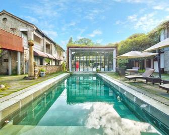 Seclusive Life in Landscape - Lishui