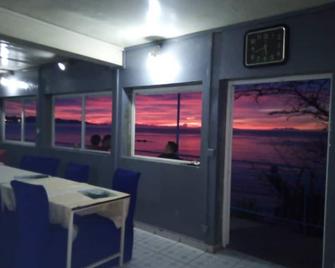 Al Quitoir Comptoir Des Îles - Anjouan - Comedor