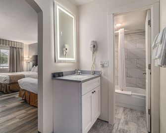 Travelodge by Wyndham Traverse City MI - Traverse City