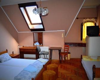 Hotel Palota - Budapest - Bedroom