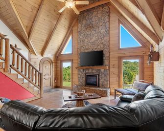 Pet + Family Friendly, 4 mins to Golf, on the Bourbon Trail, & close to the Ark! - Owenton - Sala de estar