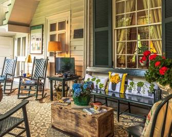 Linden Bed and Breakfast - Natchez - Innenhof