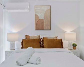 Coastal Comfort 3BR Home in Heart of Redcliffe - Redcliffe - Makuuhuone