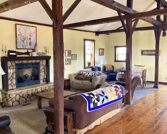 Spacious charming exclusive rental in Shelbyville, KY - Shelbyville - Huiskamer
