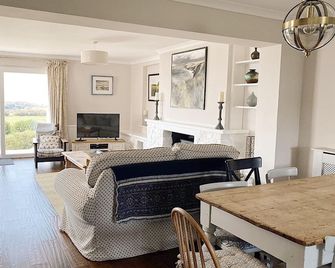 Cottage with coastal views of Abereiddy, Porthgain & as far as Strumble Head - Newport - Salon