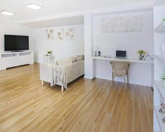 Waves Appartment - Kiama - Living room