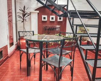 Hostel Lagares - Mendoza - Dining room