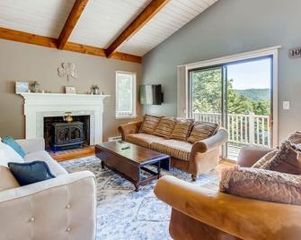 Silver Spring Chalet - Getaway - Pittsfield - Sala de estar