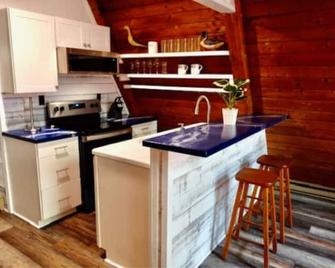 Soul Oasis - home on the Chesapeake Bay - Lusby - Kitchen