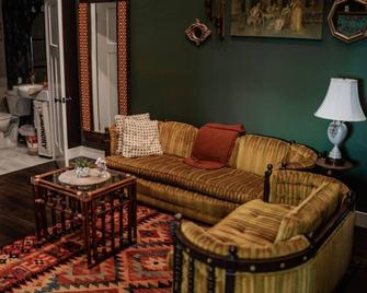 The Atrium - A Boutique Hotel - Suite 18 - Perryville - Living room