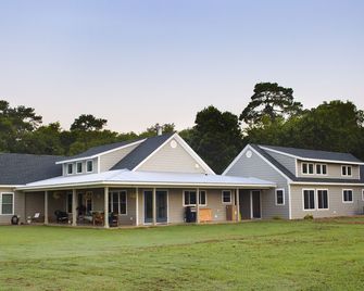Private Guesthouse on Secluded Waterfront Farm - Cape Charles - Building