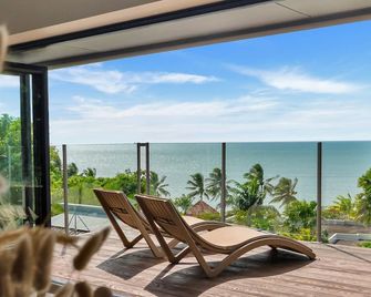 Belle Escapes Trinity Blue Oceanview Home - Cairns - Balkon