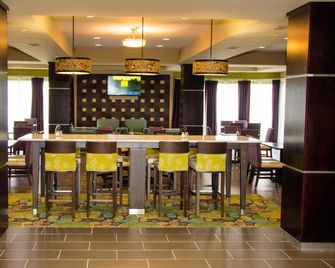 Holiday Inn Express & Suites Sikeston By IHG - Sikeston - Bar