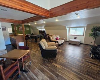 Packwood Big House : River view, AC, Wi-Fi, Covered Patio, Bar and Game Room! - Packwood
