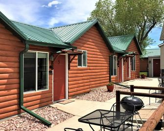 #3 Moose Cabin at Ponderosa Place - Custer - Patio