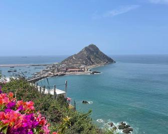 Oceanfront condo on serene stretch of private coast. Prime spot for 2024 eclipse - Mazatlán - Beach