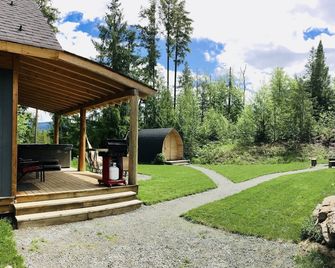 Bluebird Chalet- Chalet One - Salmon Arm - Patio