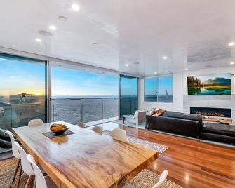 Modern Ocean Front Beach Home- 3 king beds 3 bedroom - Oxnard - Dining room