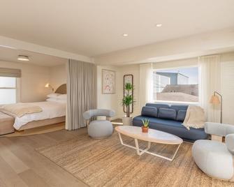 The Shoals Suites & Slips - Southold - Living room