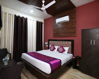 OYO The Platinum - Chandigarh - Phòng ngủ