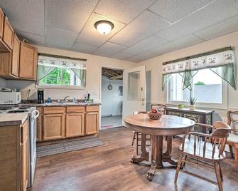 Walkable St Ignace Condo with Lake Huron Views - Saint Ignace - Bedroom