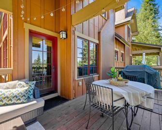 Buttercup Ridge @ Tamarack Resort | Quaint Ski In/Out | Pet Ok | Hot Tub - Donnelly - Binnenhof