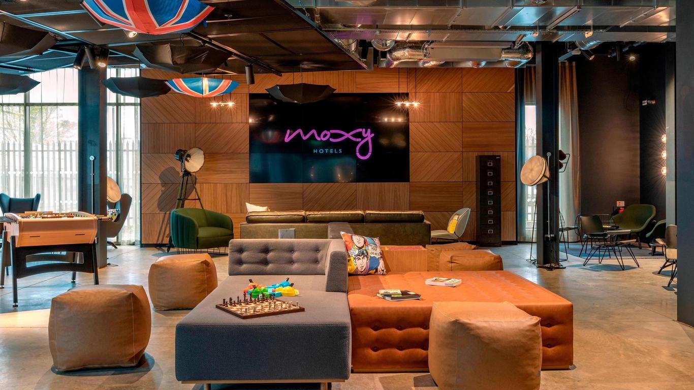 Moxy London Heathrow Airport